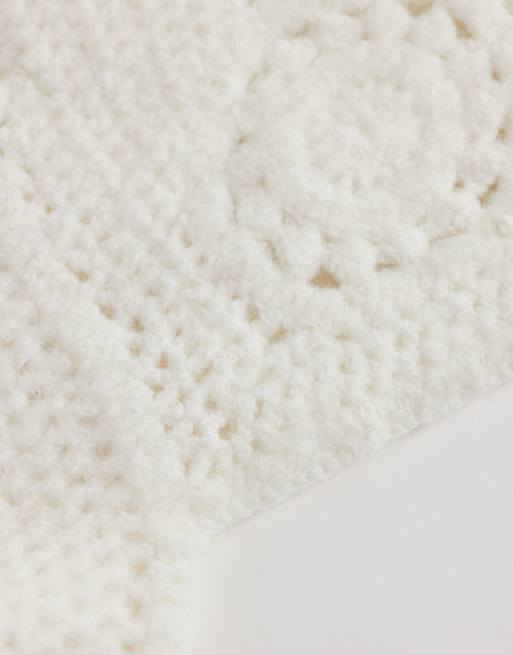 ASOS DESIGN håndhæklet kyse i creme, 3 af 3