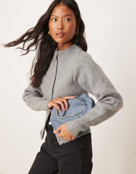 ASOS DESIGN - Handtas van imitatiesuède met kronkelend metalen hengsel en afneembare ketting in lichtblauw - view 1