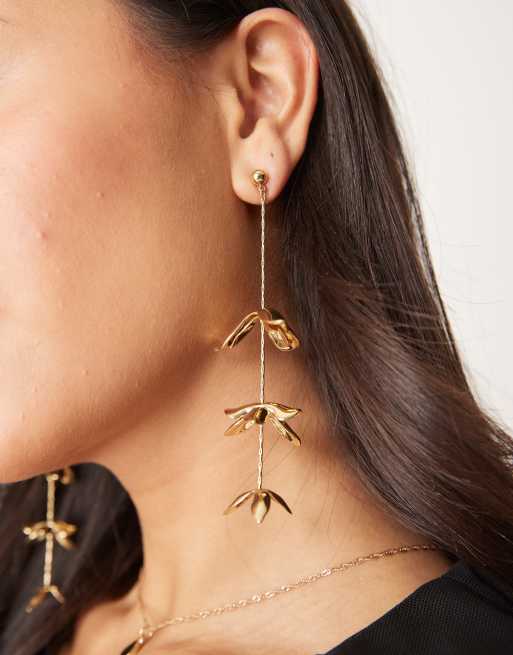 ASOS DESIGN – Hängeohrringe mit Blütenblatt-Detail in Vintage-Gold