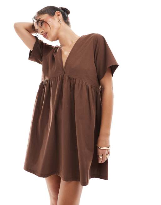 ASOS DESIGN – Hängerkleid aus Popeline in Schokobraun mit V-Ausschnitt