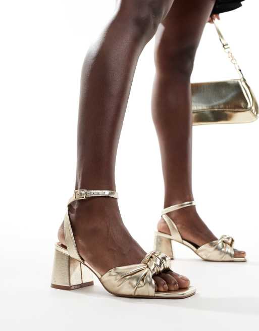 ASOS DESIGN - Hansel - Geknoopte sandalen met halfhoge hak in goud