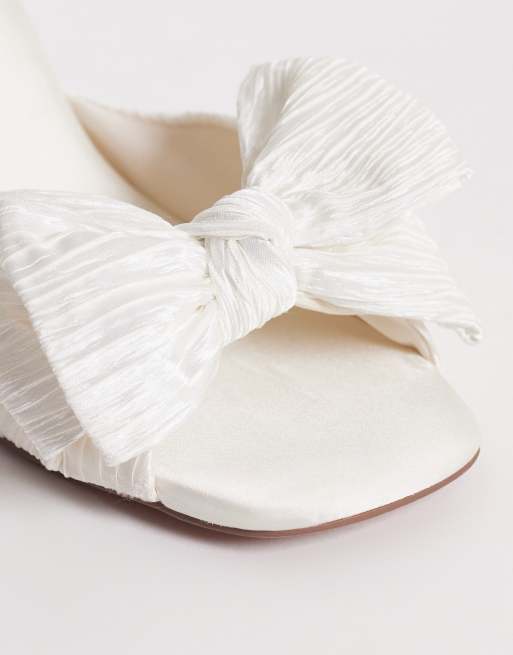 ASOS DESIGN Happiness bow detail block heeled sandal in ivory plisse, 3 of 4