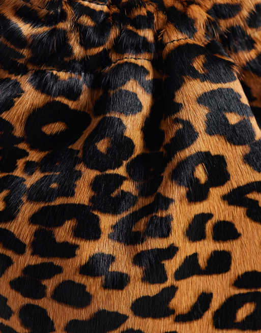 ASOS DESIGN hår på läder clutchväska med handtag i leopardmönster, 4 av 4