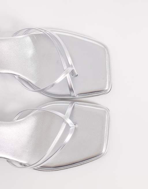 ASOS DESIGN - Harbour - Sølvfarvede minimalistiske sandaler med tårem og stropper samt kitten-hæl, 2 af 4