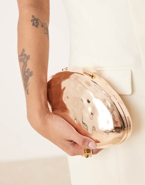 ASOS DESIGN - Hård og guldfarvet clutch-taske med hamret abstrakt design og crossbody-kæde - view 1