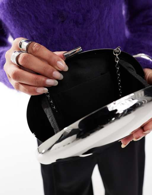 ASOS DESIGN - Harde clutch van metaal met crossbody ketting in glanzend zilver, 4 van 4