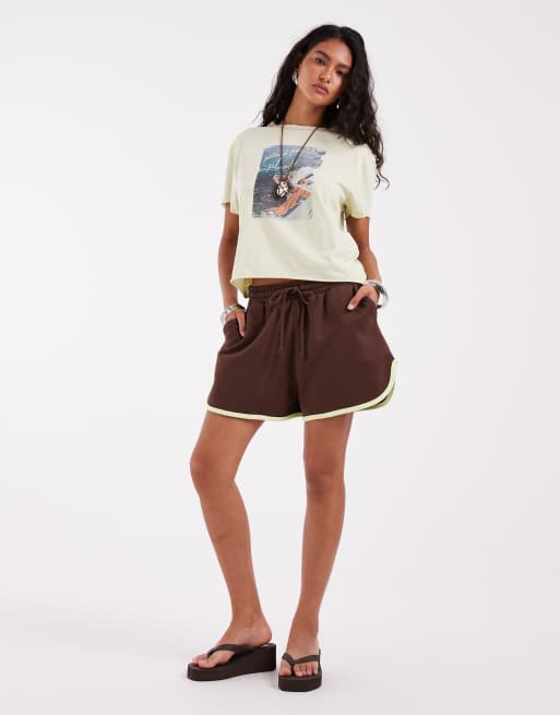 ASOS DESIGN - Hardloopshort in bruin met groen detail, 2 van 4