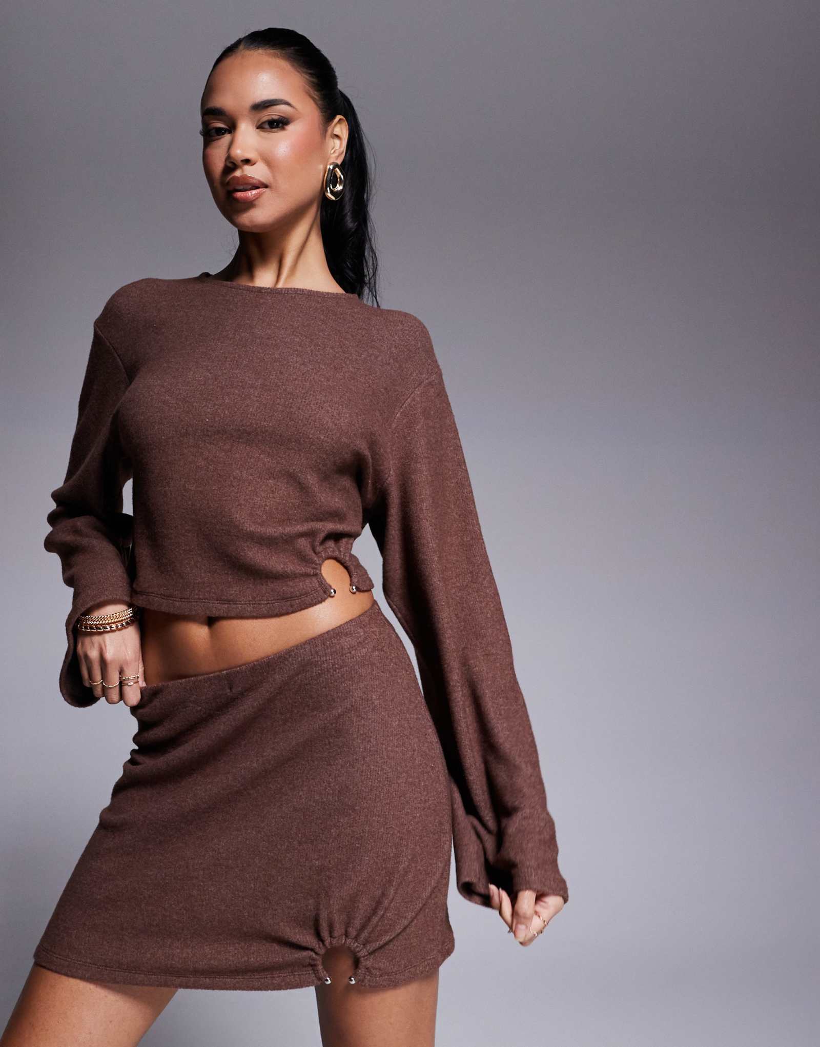 Дизайнерская фурнитура ASOS с матовым ребристым верхом коричневого цвета - часть комплекта