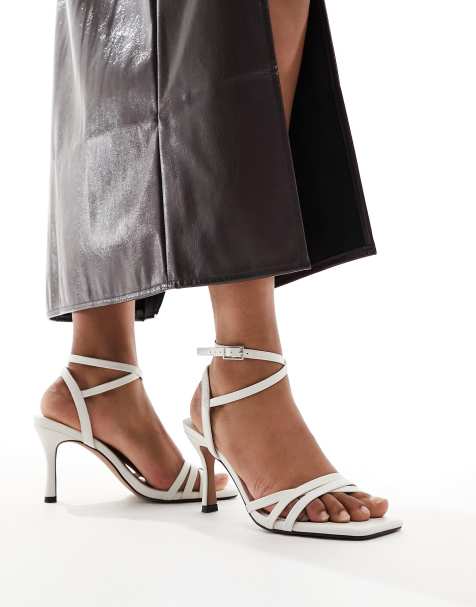 ASOS DESIGN – Harlow – Naturvita sandaler med mellanhög klack - view 1