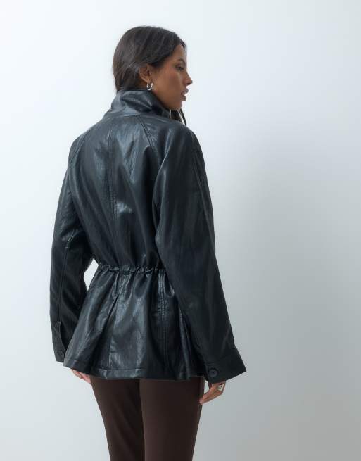ASOS DESIGN harringtonjacka i läderlook med markerad midja i svart, 4 av 4