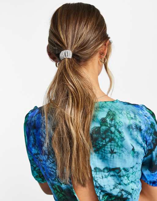 ASOS DESIGN – Hårtofs med strassdetalj