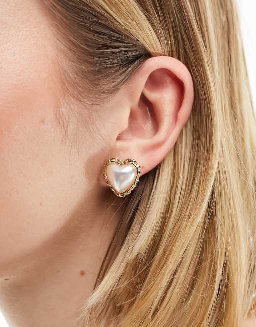ASOS DESIGN - Hartvormige oorknopjes met imitatieparels in goudkleur