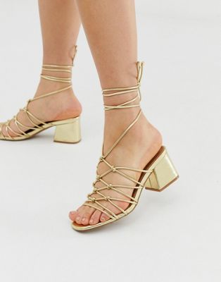 ASOS DESIGN – Harvie – Guldfärgade sandaler med knutdetalj