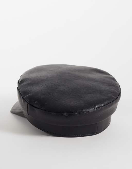 ASOS DESIGN hatt i läderlook i svart, 2 av 3