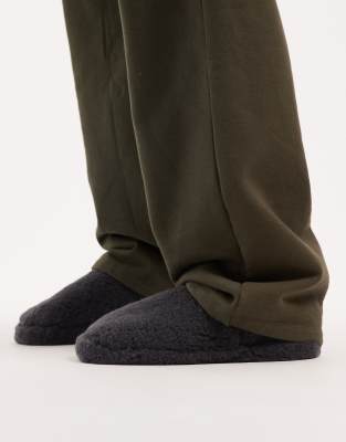 Hausschuhe aus Teddyfell in Grau Grau 44.5