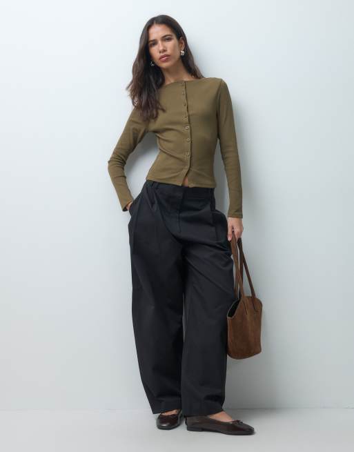ASOS DESIGN haut côtelé à col bateau, manches longues, boutonné, kaki, 2 de 4