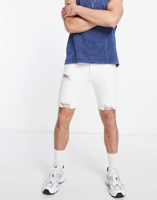 ASOS DESIGN – Hautenge Jeansshorts mit Power-Stretch in Weiß mit starken Rissen und unversäubertem Saum, 4 von 4