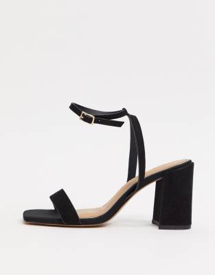 sandales minimalistes à talons carrés