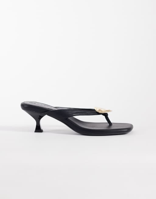 ASOS DESIGN - Havana - Sandali con tacchetto a spillo neri con design infradito e dettaglio stile moneta, 2 di 4