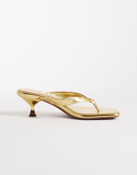 ASOS DESIGN – Havana – Zehenstegsandaletten in Gold mit Pfennigabsatz - view 1