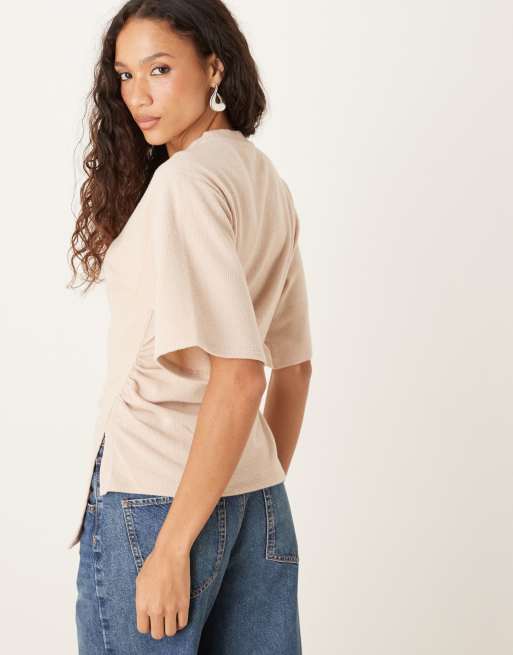 ASOS DESIGN – Havrefärgad, supermjuk t-shirt med indragning och asymmetrisk fåll, 4 av 4