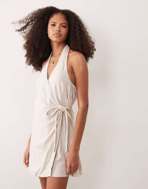 ASOS DESIGN - Havrefarvet mini-sommerkjole i viskose-hør med halterneck og slå-om-design - view 1