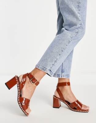 ASOS DESIGN - Hayward - Sandalen in Hellbraun mit mittelhohem Blockabsatz