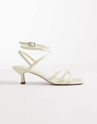 Strappy Style