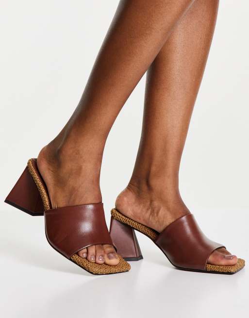 ASOS DESIGN Healing Hochwertige Mules aus Leder mit mittelhohem Absatz in Braun ASOS