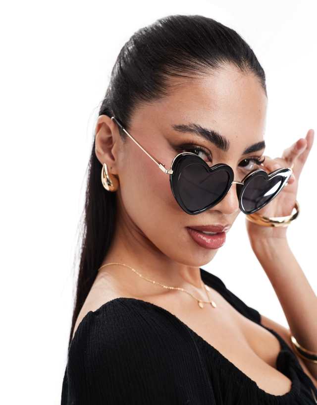 ASOS DESIGN - heart sunglasses in black