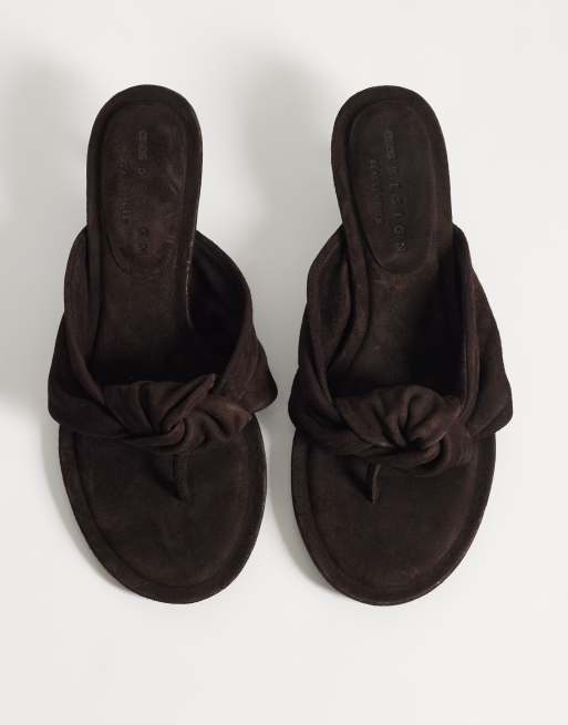 ASOS DESIGN - Heartbreak - Premium geknoopte teensandalen met hak in chocoladebruin suède, 2 van 4