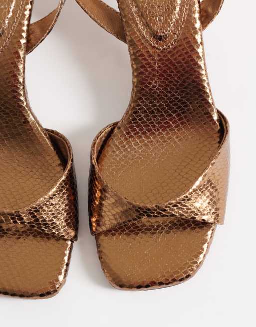 ASOS DESIGN - Heartfelt- Sandales minimalistes à petits talons à motif peau de serpent - Doré chaud, 2 de 4