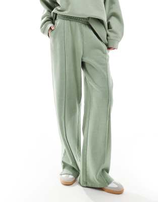 Heavy weight straight leg sweatpants with pintuck in washed sage green