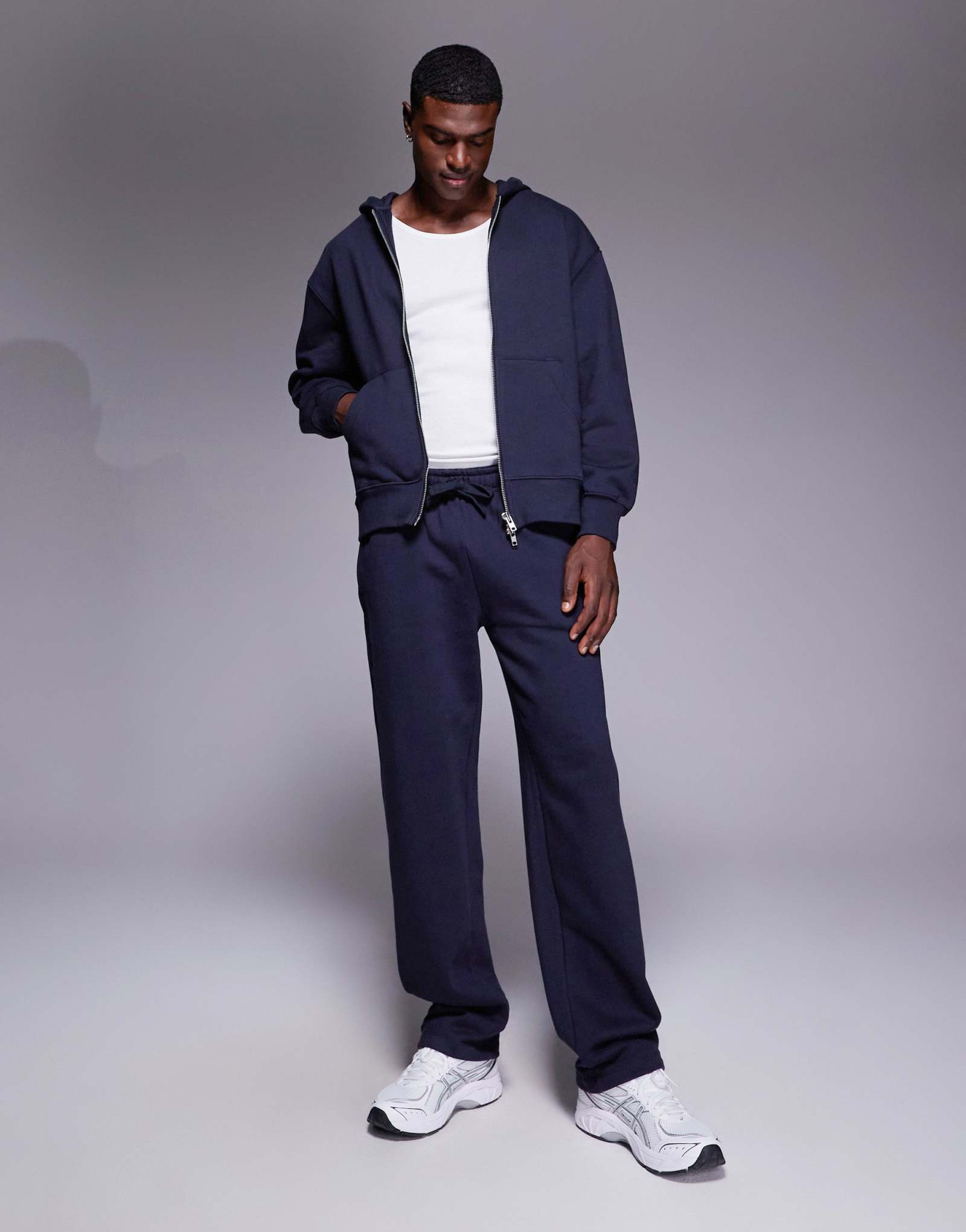 Спортивные брюки с прямыми штанинами ASOS DESIGN heavyweight 400 gsm темно-синего цвета