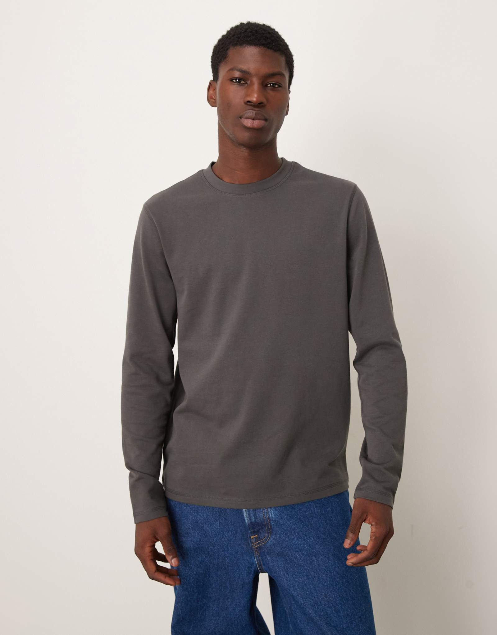 Футболка с круглым вырезом и длинным рукавом от ASOS DESIGN в супертяжелом весе цвета древесного угля soft touch 