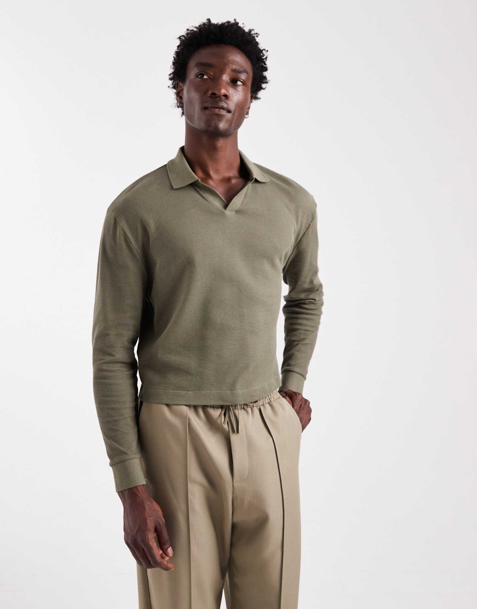 ДИЗАЙНЕРСКОЕ поло ASOS с объемным вырезом в стиле хаки