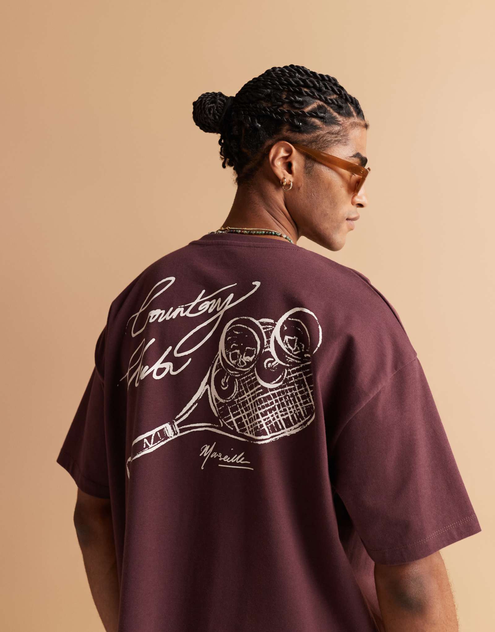  Футболка ASOS DESIGN heavyweight oversize бордового цвета со спортивным рисунком на спине 