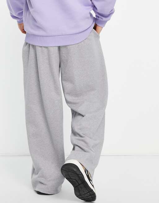 Wide leg best sale jogging bottoms mens