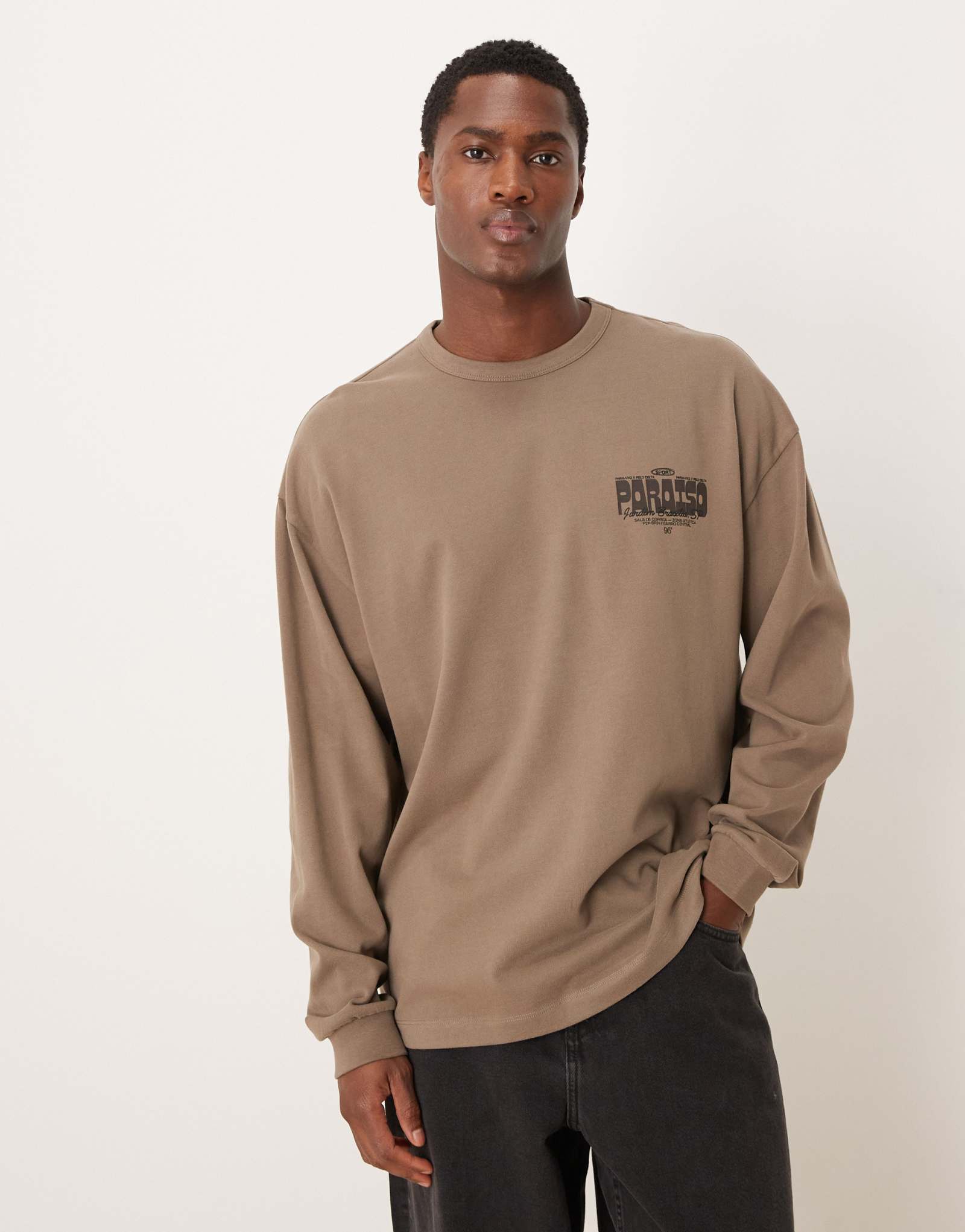 Футболка ASOS DESIGN в стиле хэвивейт с длинным рукавом свободного кроя и текстовым рисунком на груди из серой эмалированной ткани