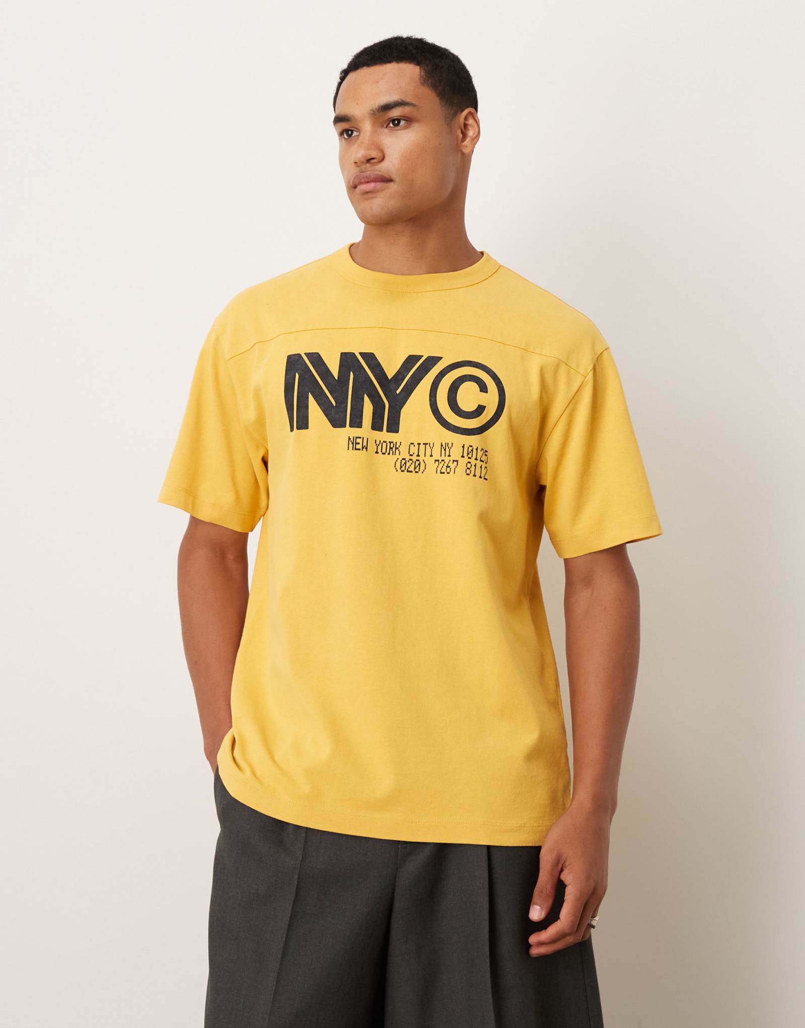 Футболка ASOS DESIGN heavyweight в расслабленном стиле с изображением Нью-Йорка, окрашенная в стираный желтый цвет