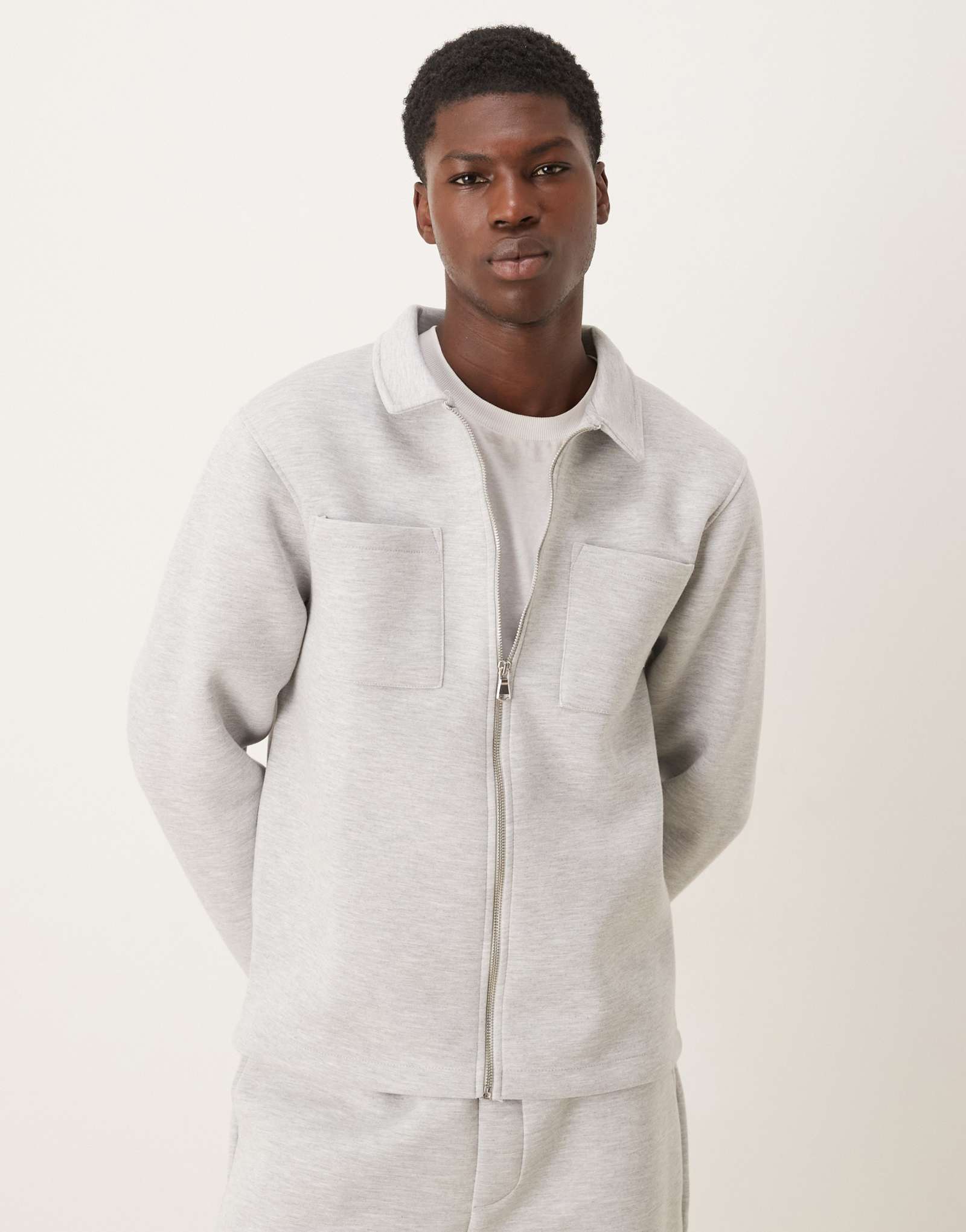 ДИЗАЙНЕРСКАЯ тяжелая куртка на молнии свободного кроя ASOS DESIGN из ткани цвета серого вереска в стиле скуба
