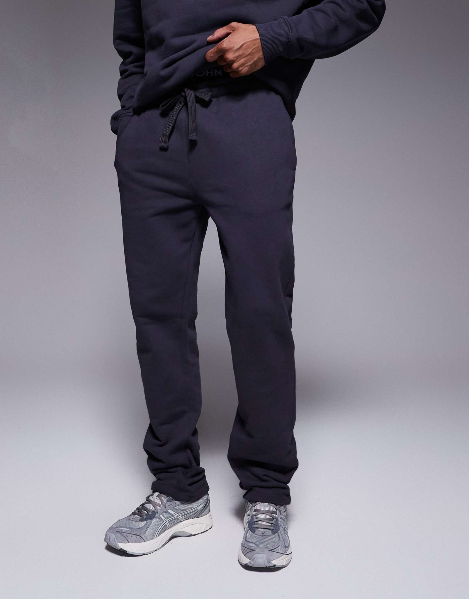 Спортивные брюки ASOS DESIGN heavyweight из древесного угля толщиной 400 г - часть комплекта