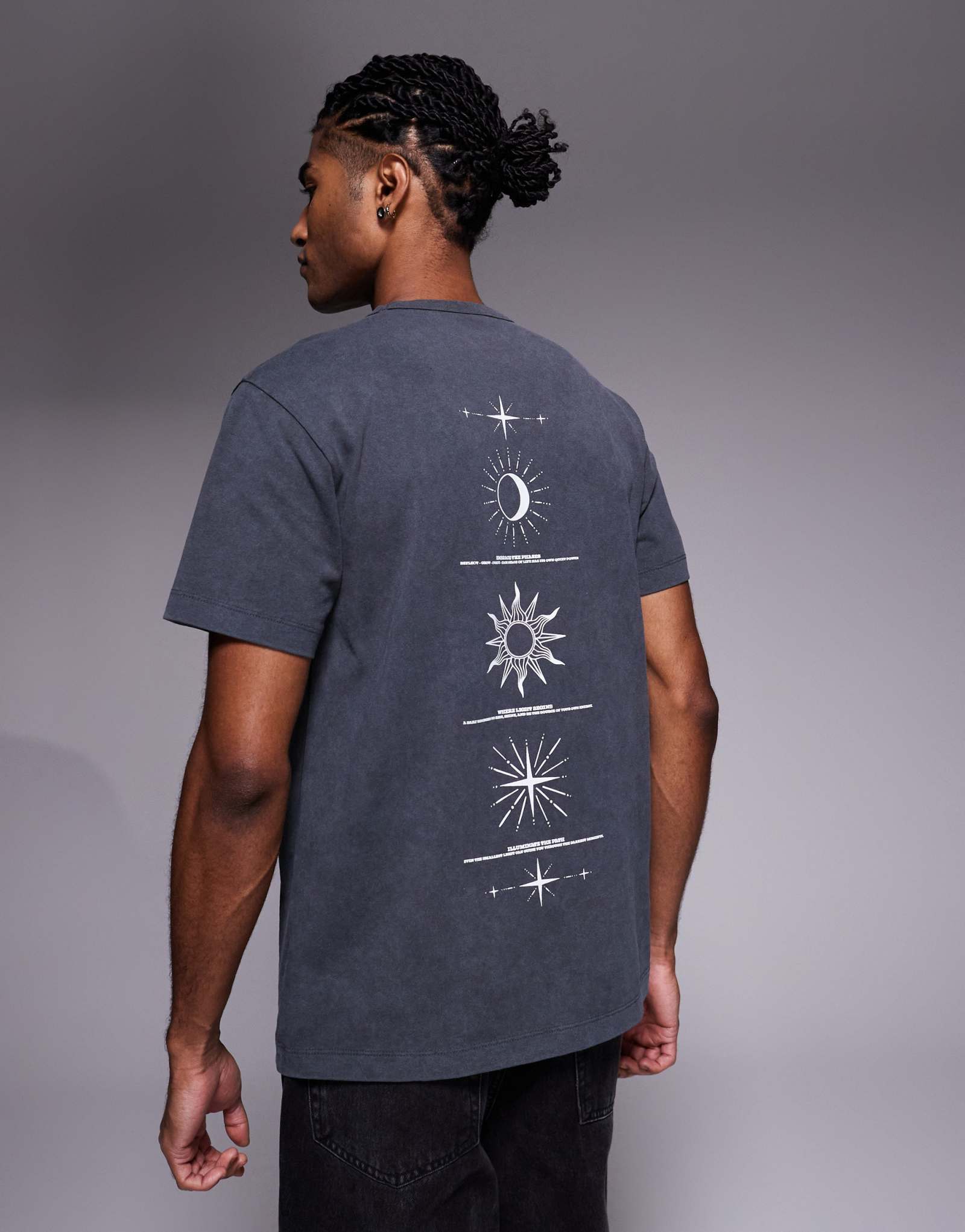 ДИЗАЙНЕРСКАЯ футболка ASOS heavyweight с рисунком celestial spine черного цвета, выполненная в стираном виде