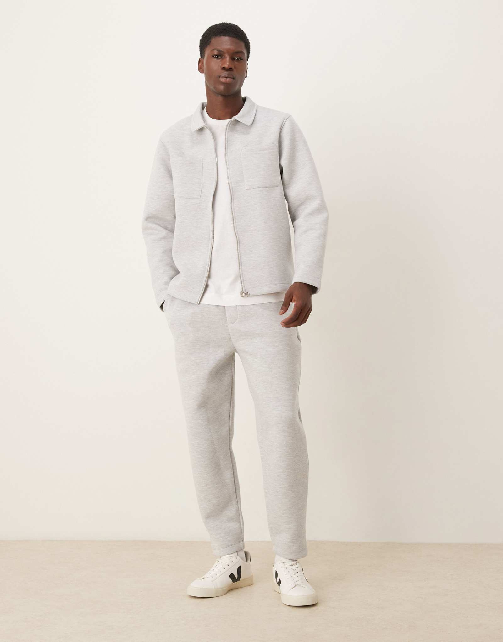 Зауженные спортивные брюки ASOS DESIGN heavyweight из ткани цвета серого вереска в стиле скуба