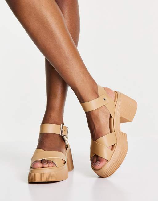 ASOS DESIGN – Hebe – Beige, grova, halvhöga klacksandaler med korsade band, 3 av 4