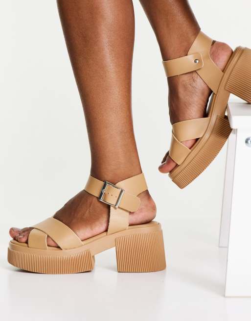 ASOS DESIGN – Hebe – Beige, grova, halvhöga klacksandaler med korsade band, 4 av 4