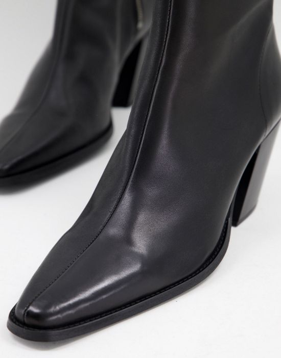 https://images.asos-media.com/products/asos-design-heeled-black-leather-chelsea-boot-with-angled-heel/200931798-3?$n_550w$&wid=550&fit=constrain