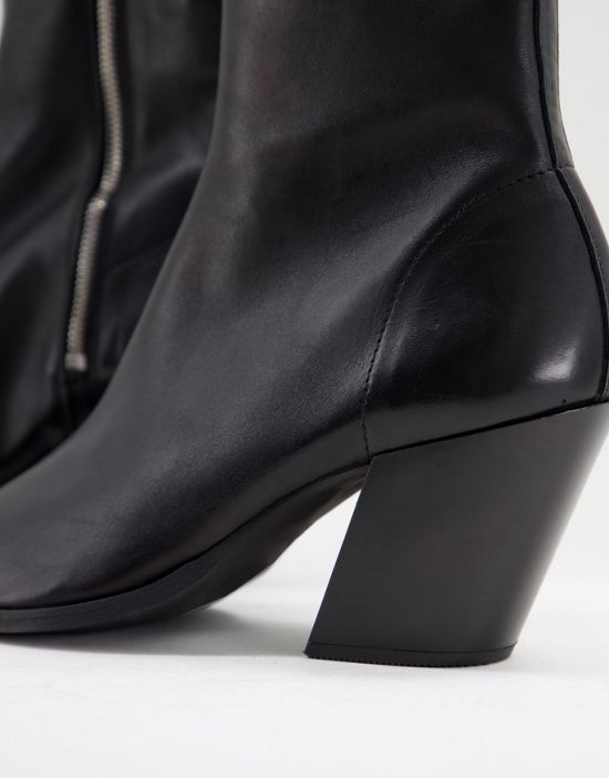 https://images.asos-media.com/products/asos-design-heeled-black-leather-chelsea-boot-with-angled-heel/200931798-4?$n_550w$&wid=550&fit=constrain