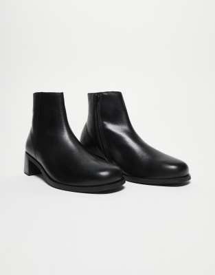  heeled chelsea boot  leather with inside zip