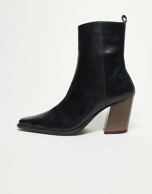 ASOS DESIGN heeled chelsea boot in black with natural sole, 3 of 3